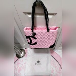 🩷🖤NWT CCBUBBLEGUM PINK + BLACK QULITED TOTE!